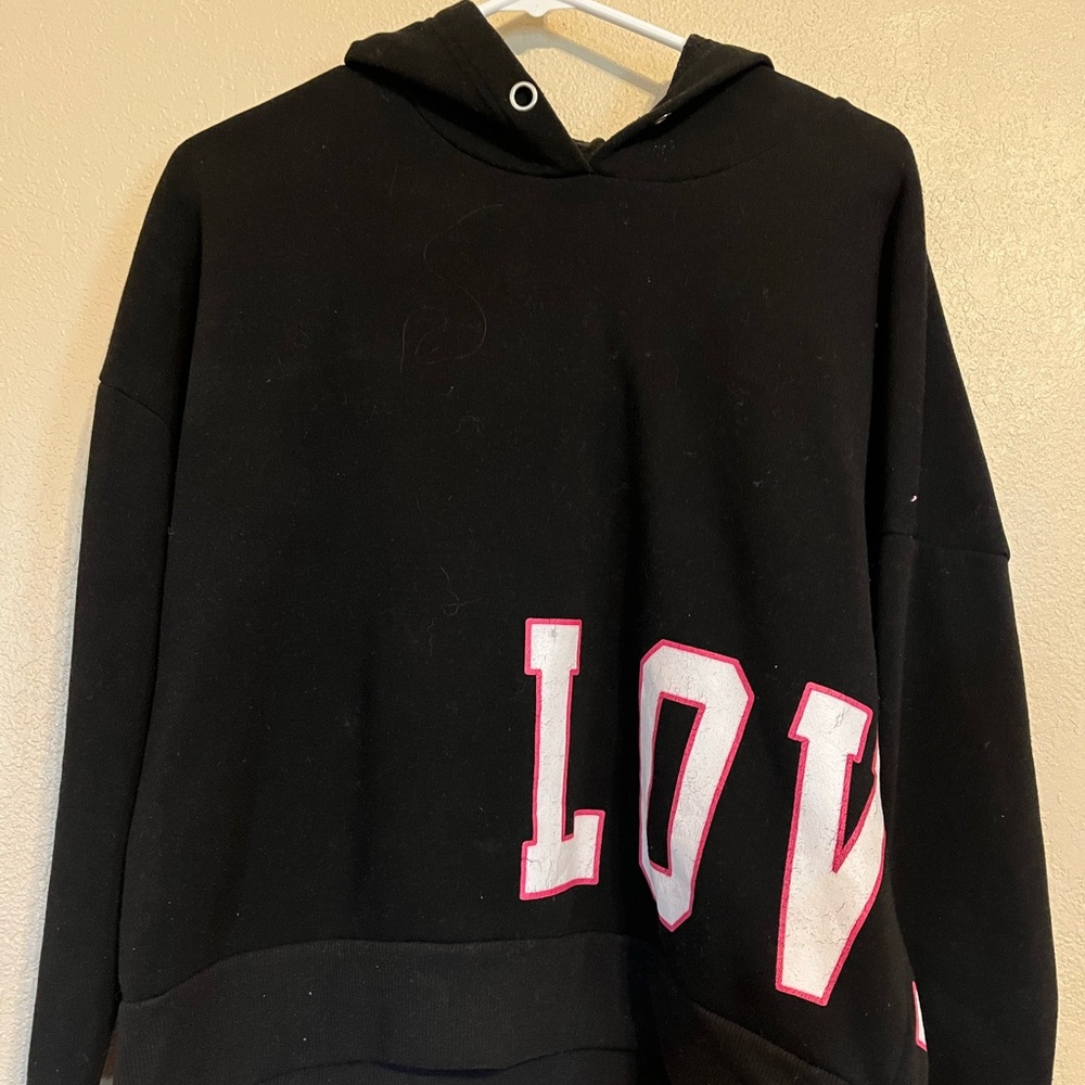 Large Cropped Rue21 sweatshirt.